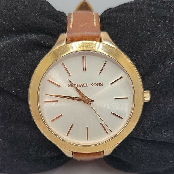 Michael Kors Runway MK2284 Women Stainless Steel Analog Dial Quartz Watch AM544 - Picture 1 of 11